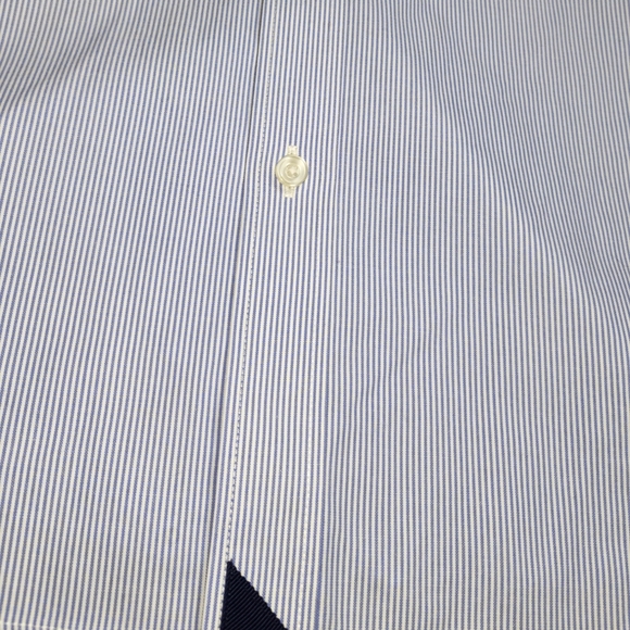 Untuckit button down shirt - Picture 4 of 6